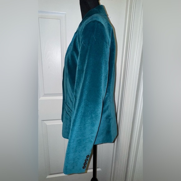 Vintage Talbots Blue Velvet Blazer with Notched Lapels - Picture 2 of 7